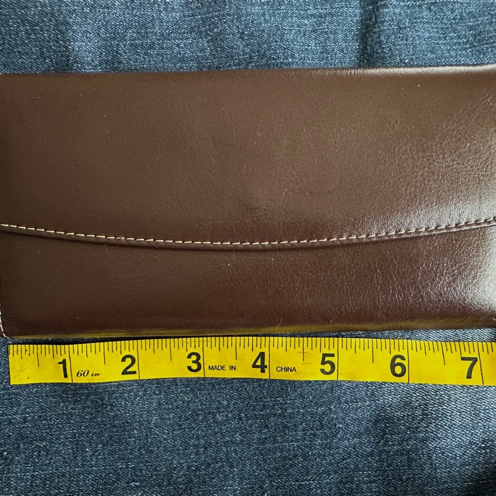 Elegant Brown Wallet - Picture 2 of 5